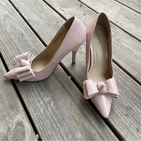 Shoe Dazzle Shoes - Shoedazzle blush bow heels